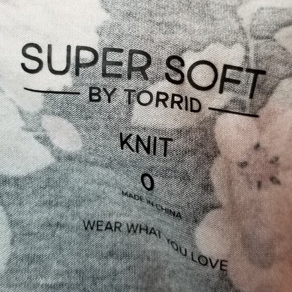 Torrid Tunic Super Soft V-Neck Tee Women's Plus Size 0 Black Floral Boho Peasant - Picture 5 of 6